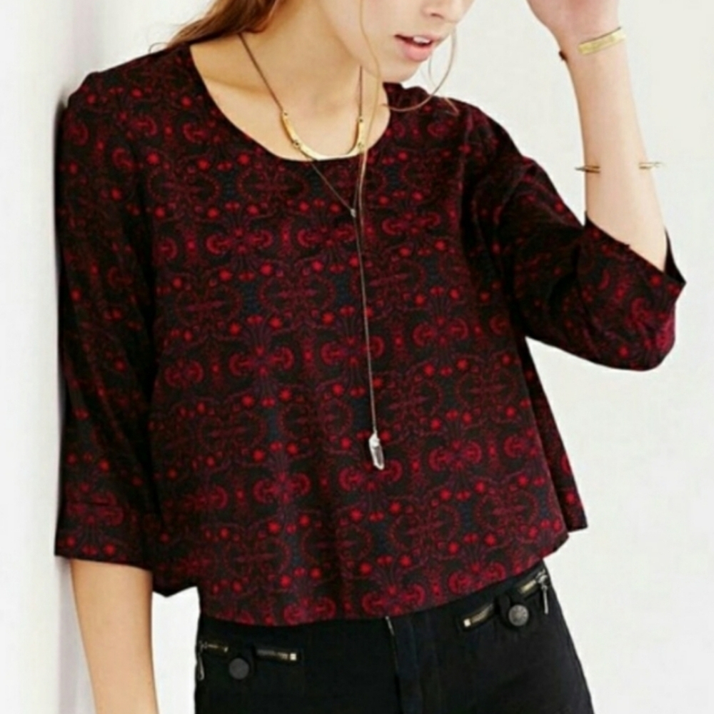 UO pins and needles Casual burgundy and black crop size small
